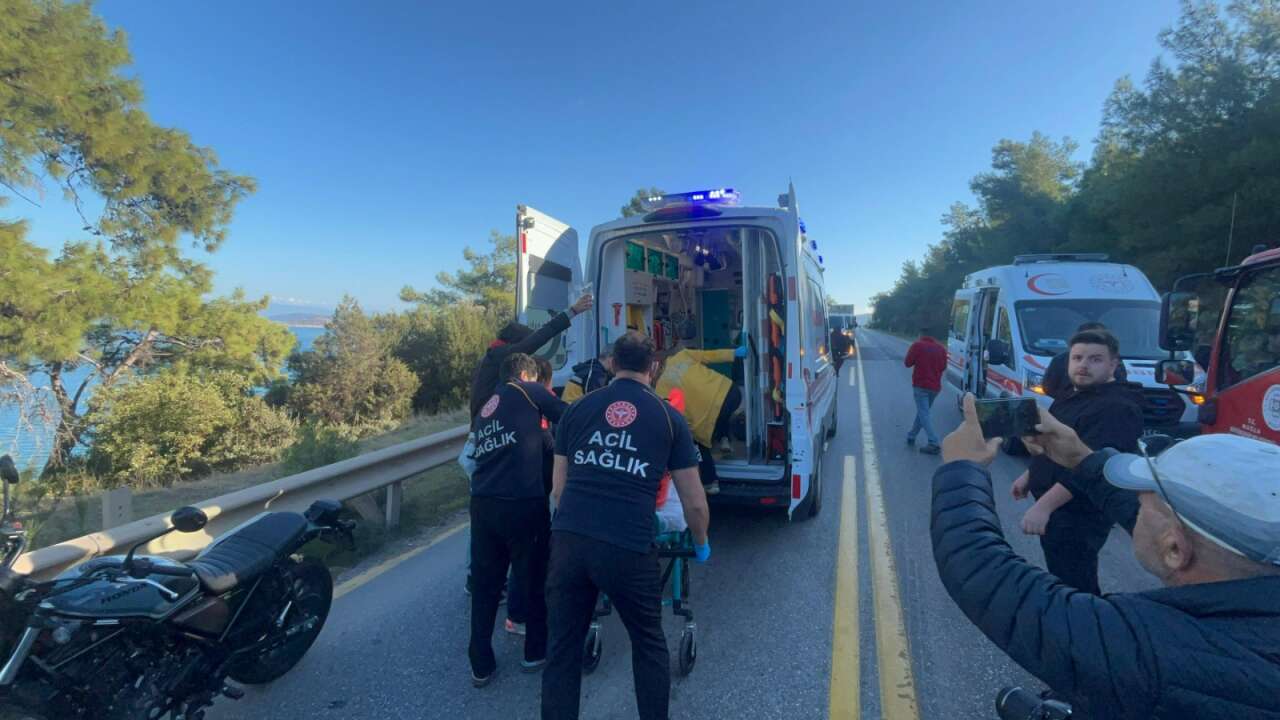 Muğla'da Feci Kaza: TIR ile Lüks Otomobil Kafa Kafaya Çarpıştı, 2 Yaralı 1